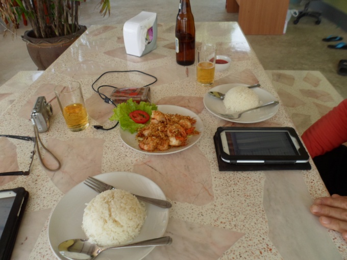 Repas de midi dans un restaurant avec wifi gratuit