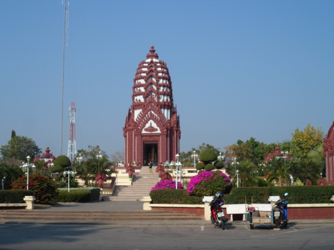 Petit temple à l'entrée de la ville