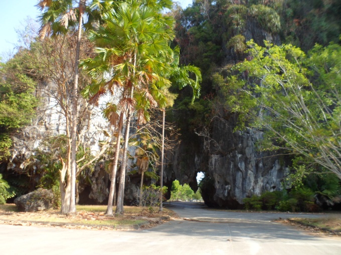 Grottes pas loin de Phang Nga