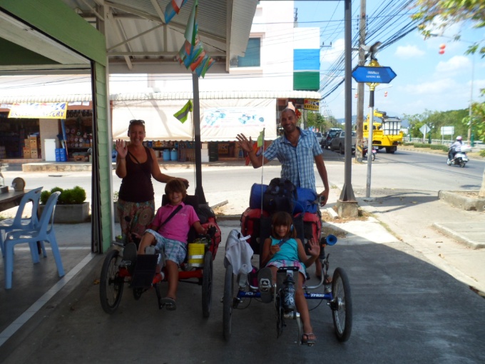 La famille qui voyage en camping car