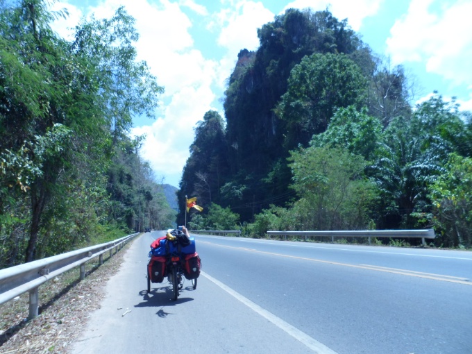 sur la route entre Yan Ta Khao et Thung Wa