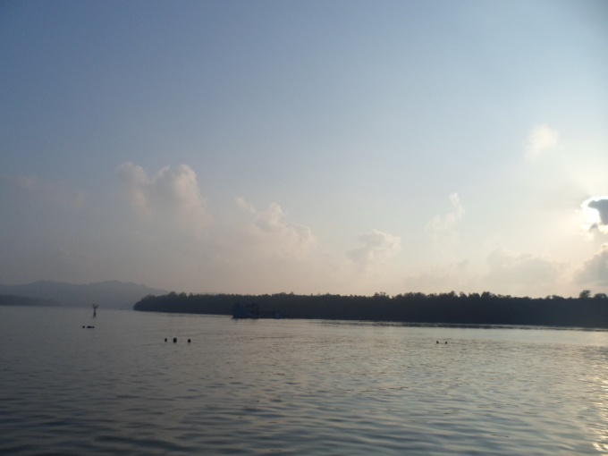 L'embouchure du fleuve à Cukai