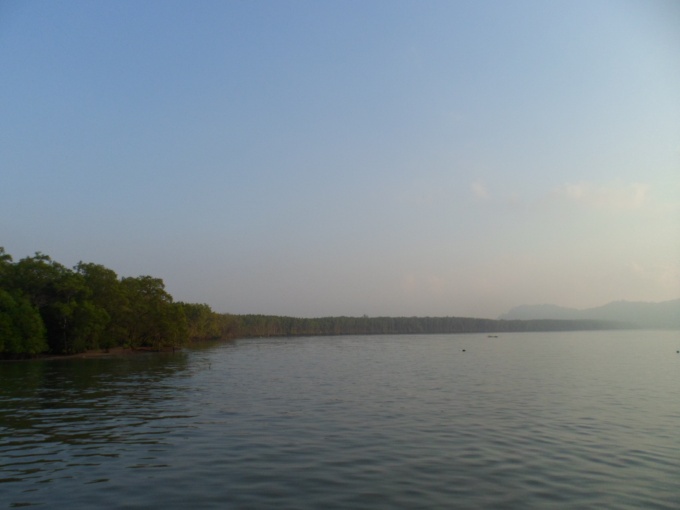 L'embouchure du fleuve à Cukai