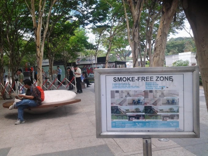 Il est interdit de fumer à Singapour sauf dans les espaces où c'est autorisé
